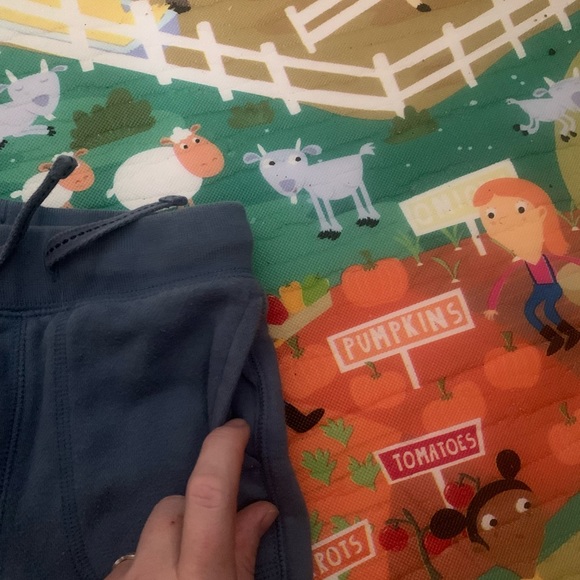 Gap outfit with reinforced monster knee joggers - Picture 5 of 5